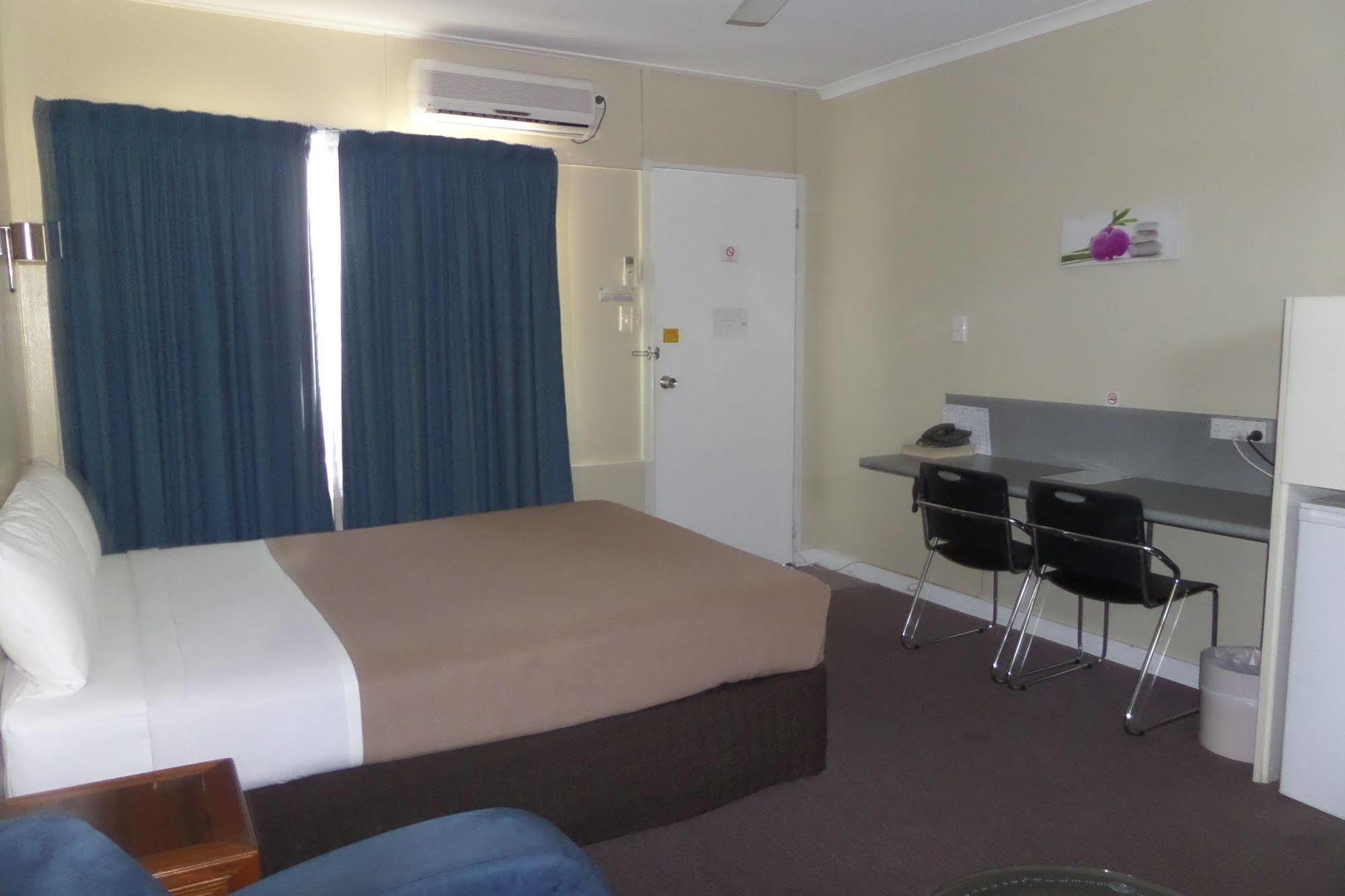 Moondarra Motel Innisfail Exterior photo