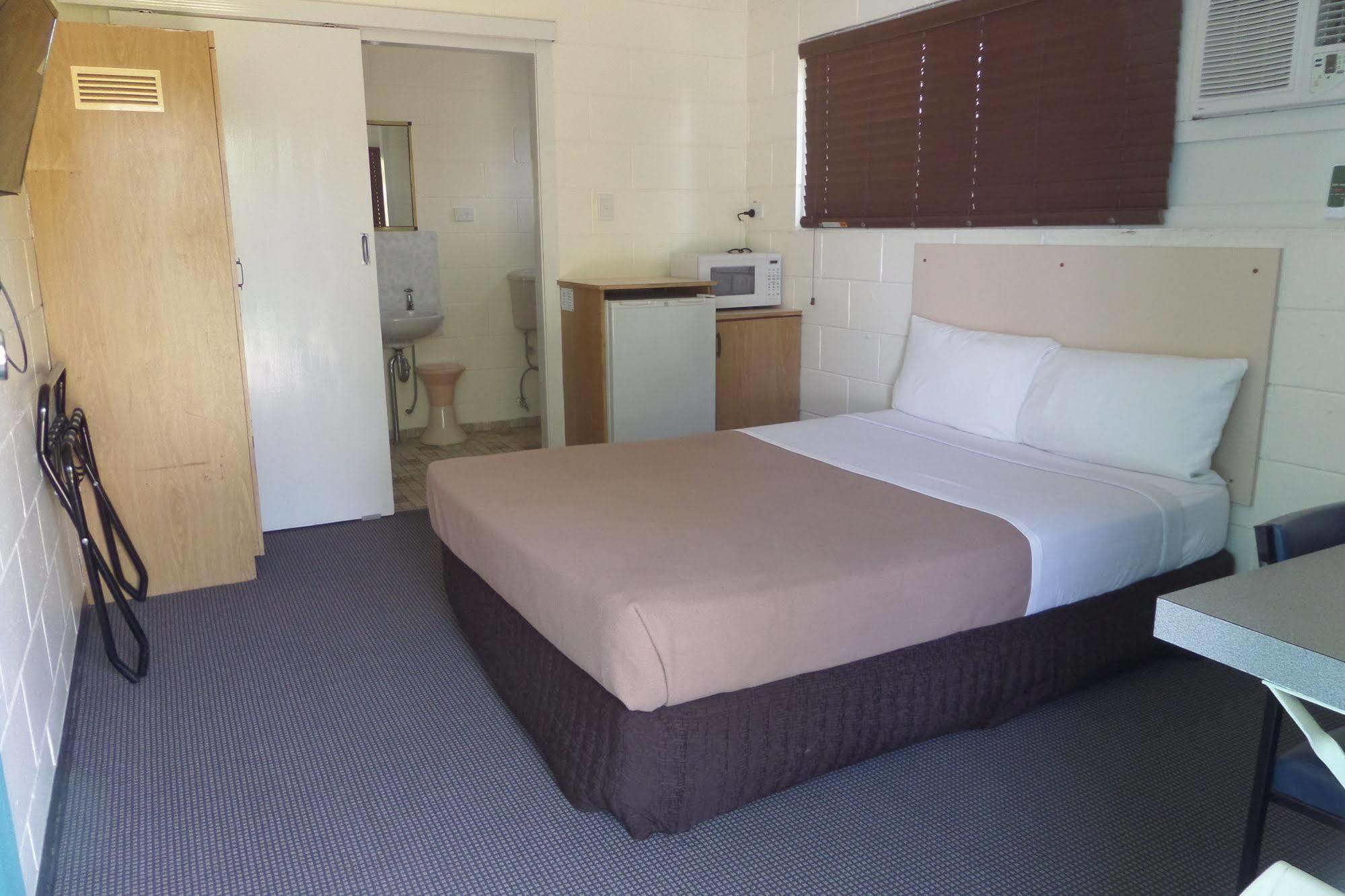 Moondarra Motel Innisfail Exterior photo