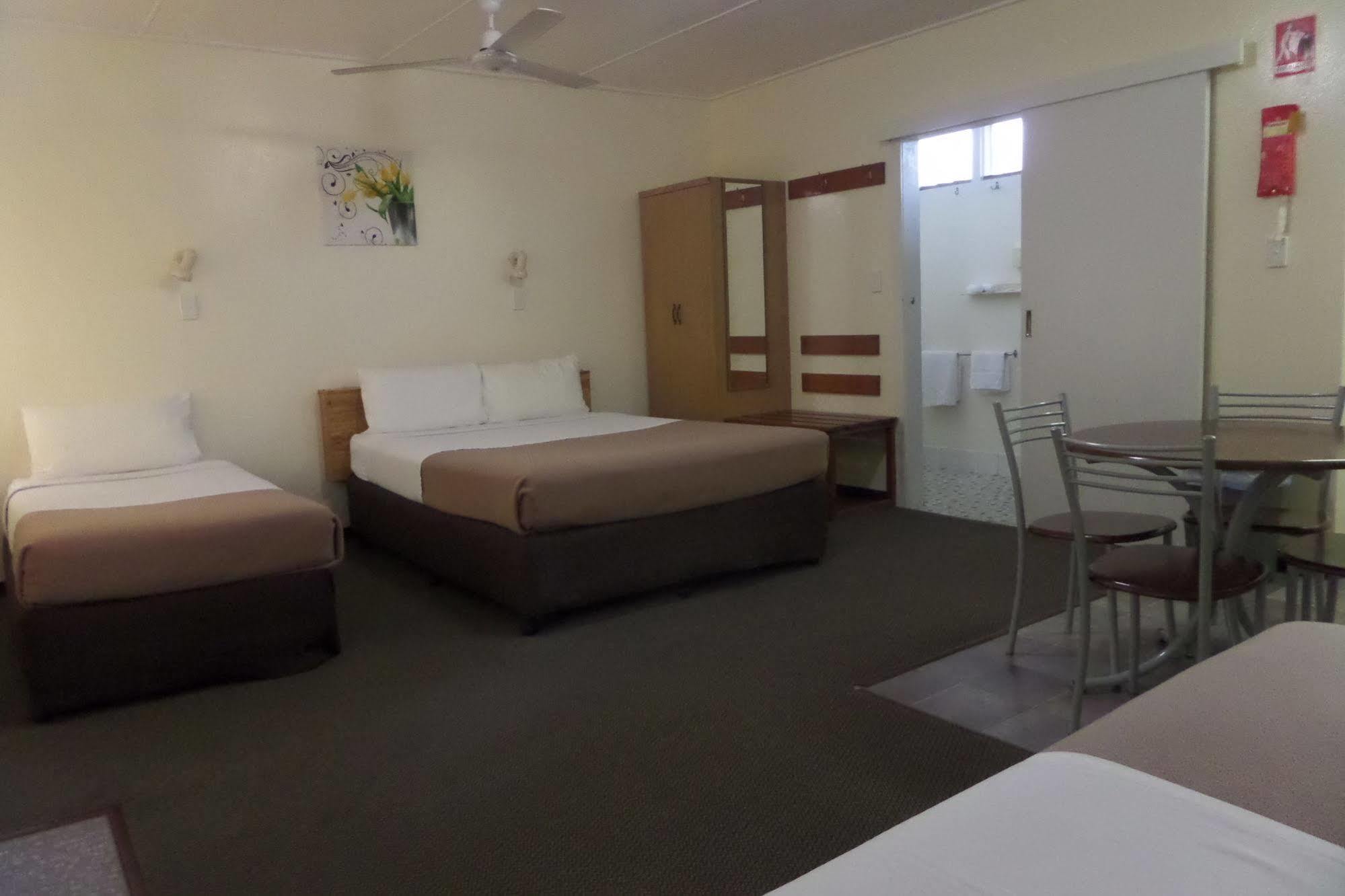 Moondarra Motel Innisfail Exterior photo